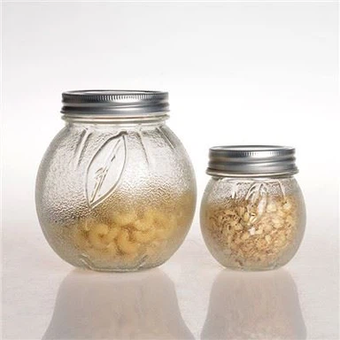 Stiklinis maisto konservavimo indas su metaliniu dangteliu