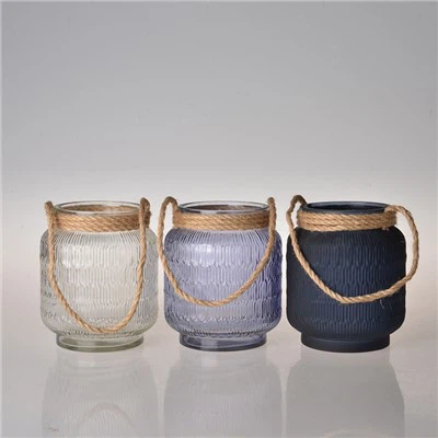 Vazos žvakių laikiklis su šiaudine rankena