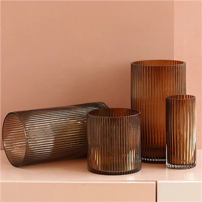 Vertikali stiklinė vaza